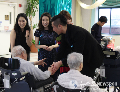 이노비, 설날을 맞아 플러싱 양로원에서 위로 공연 열어 (6).jpg