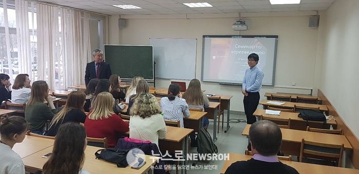 7 발표하고 있는 첼랴빈스키국립대 허룡천(중국동포) 교수.jpg