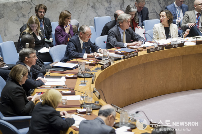 Deputy Secretary-General Jan Eliasson (centre) addresses the Security Council meeting on the human rights situation in DPRK.jpg