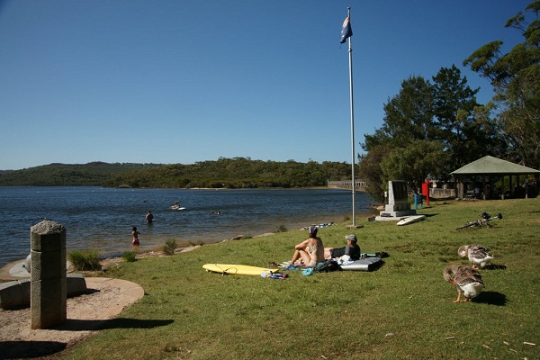 9 Kayak Manly Dam 2.jpg