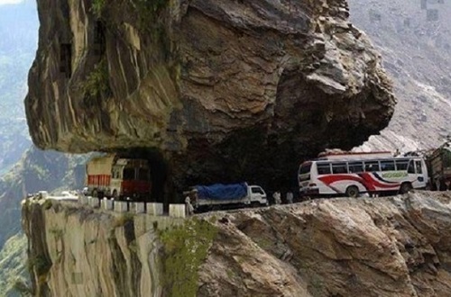 9 Karakorum Highway 1.jpg