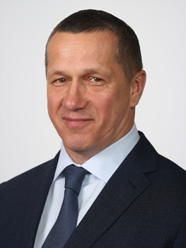 800px-Yury_Trutnev_official_portrait.jpg