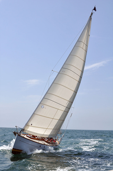 800px-2013_Ahmanson_Cup_Regatta_yacht_Zapata_II_b_photo_D_Ramey_Logan.jpg