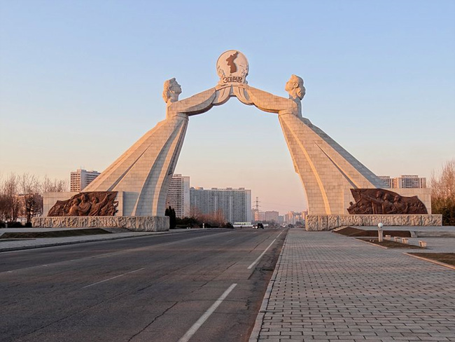 Monument-to-National-Reunification-2014.jpg