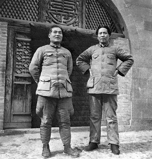 1938_Mao_Zedong_Zhang_Guotao_in_Yan'an.jpg