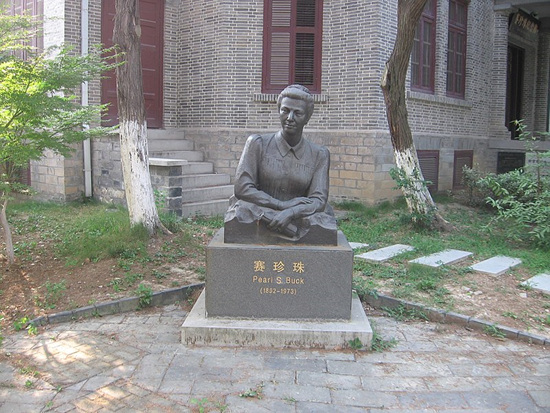 800px-Statue_of_Pearl_S__Buck.jpg