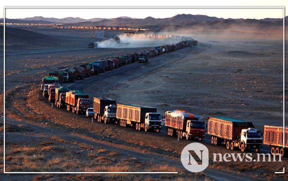 국경 수출기지를 통과하는 석탄 트럭의 수는 760대에 이르러.jpg