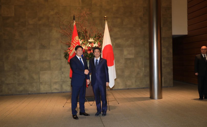 Shinzo Abe 국제 신공항 개항이 지역 개발에 기여.jpg