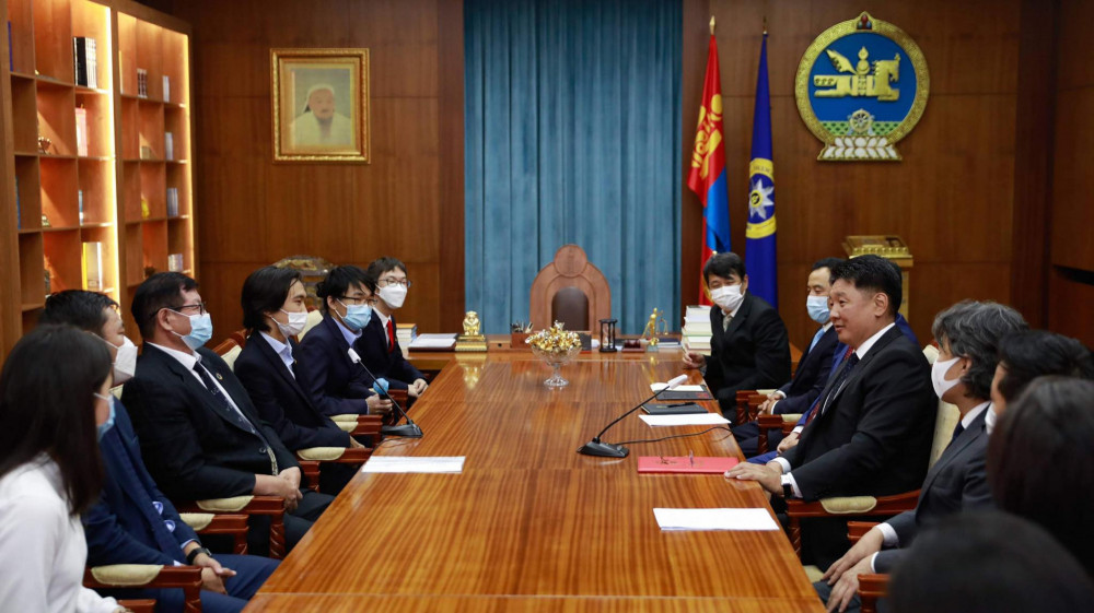 U.Khurelsukh 대통령, 몽골 정부가 국제대회에서 성공한 학생들을 평가해야 할 때.jpg