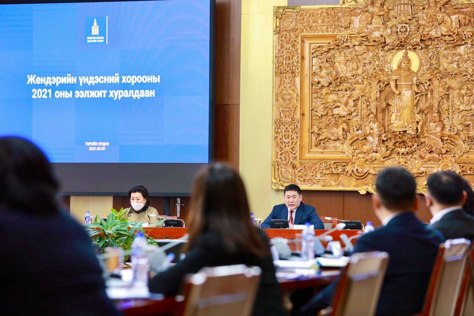 L.Oyun-Erdene 총리, 고용불평등이 너무 높고 결혼적령인구가 젊어지면 여성을 군대에 보낼 수 있는 방법이 있어.jpg