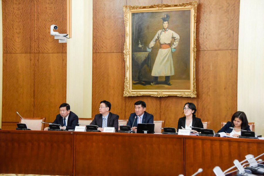 S.Byambatsogt 헌법 개정안에 의거하여 몽골의 국가 개발 정책을 국회가 결정한다.jpeg