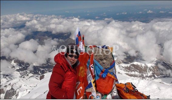 몽골 여성 산악인 해발 8,611m K2 등정 성공.png