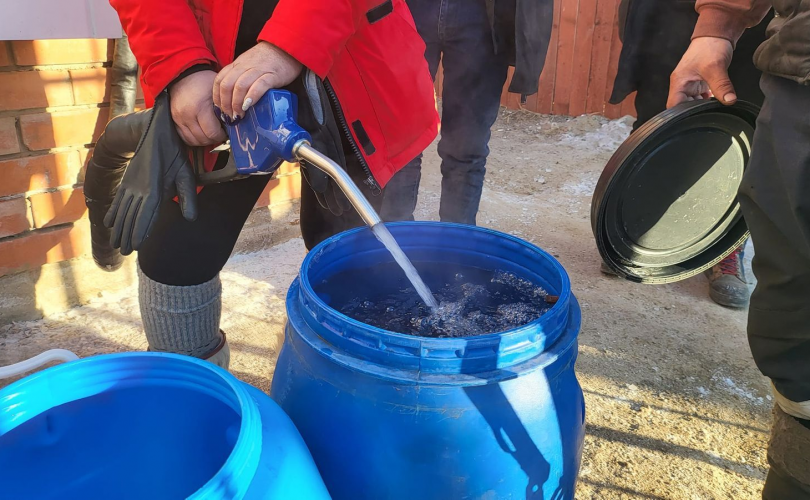 날라이흐 주민들은 물 배급소에서 뜨거운 물을 얻을 수 있게 되어.png