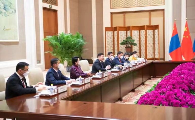 L.Oyun-Erdene 총리, Li Kochian과 공식 회담.jpg