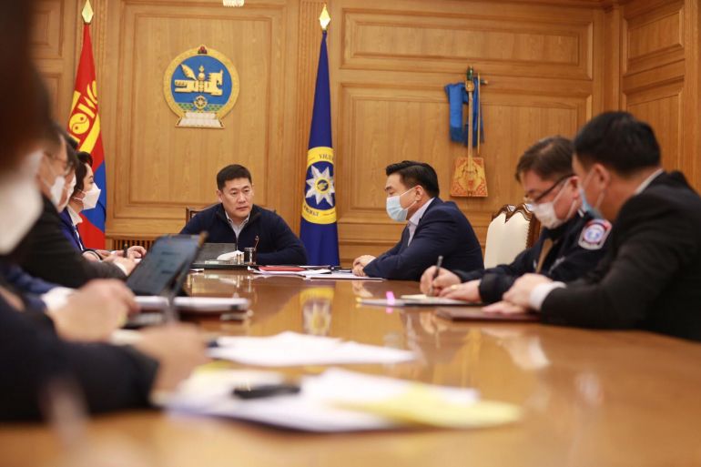 L.Oyun-Erdene 총리, 코박스 백신의 긴급 수입 외에 다른 국가와의 협상도 강화할 것.jpg