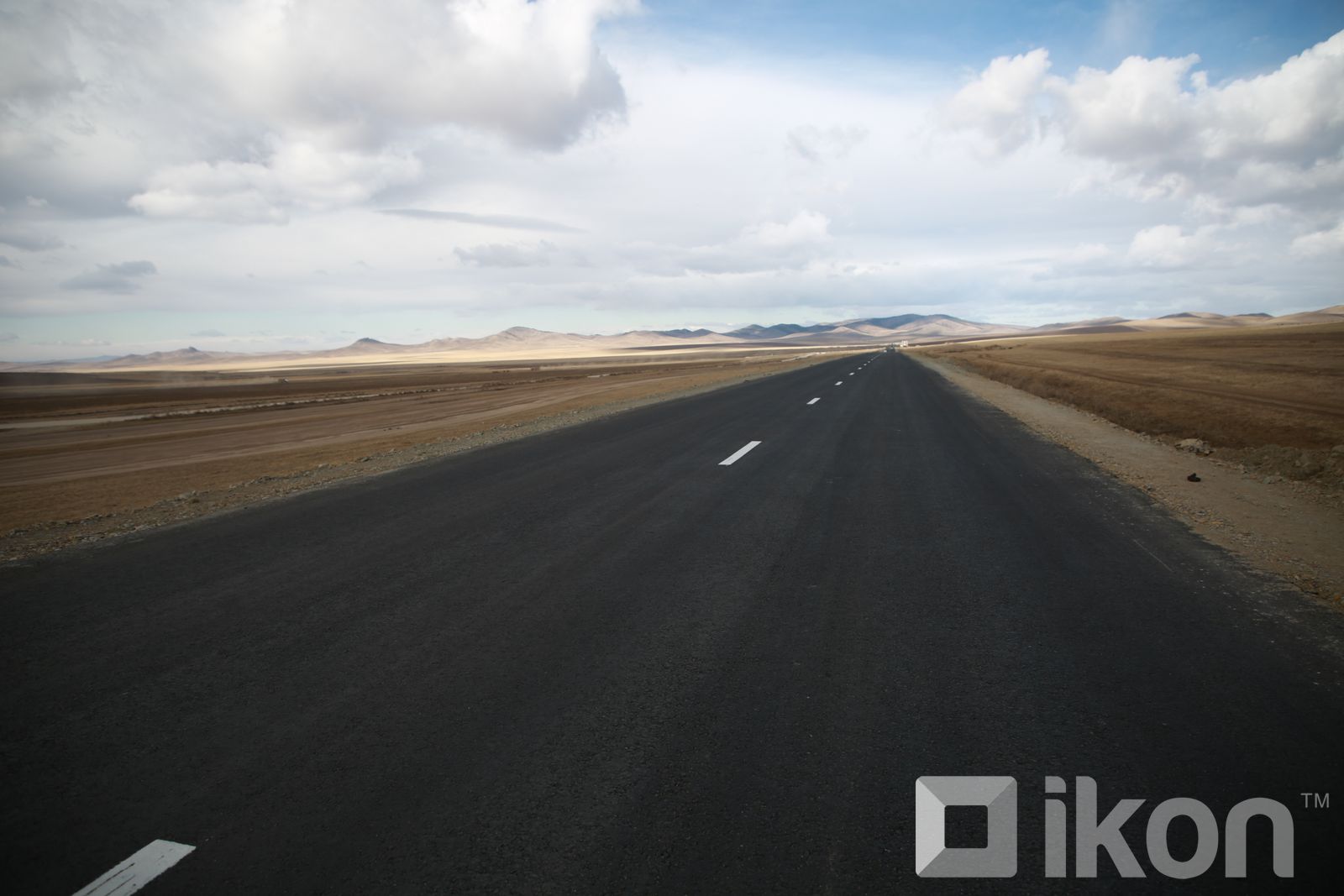 2021년에는 총 756km의 Ulaanbaishint-Khovd-Yarant 도로가 완전히 개통할 예정.jpg