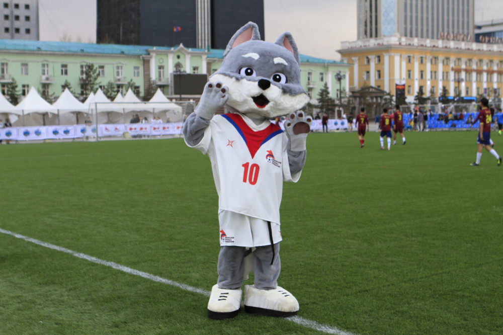 수흐바타르 광장에서 '공공 축구볼'의 날 시작.jpg