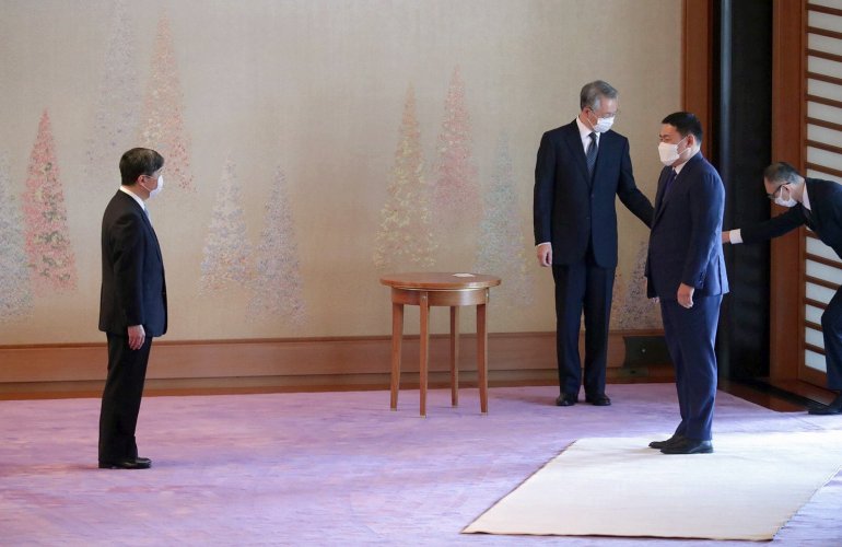 총리는 일본의 나루히토 일왕을 만나.jpg