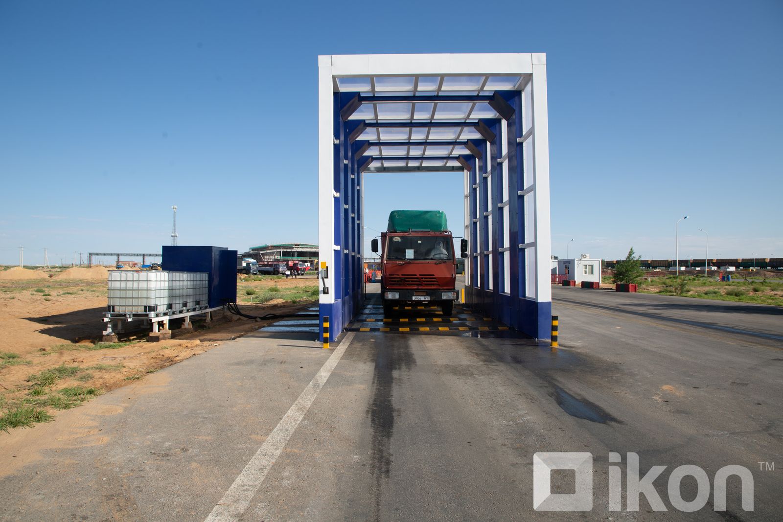 어제 190대의 트럭이 자민-우드 국경에 도착해.jpg
