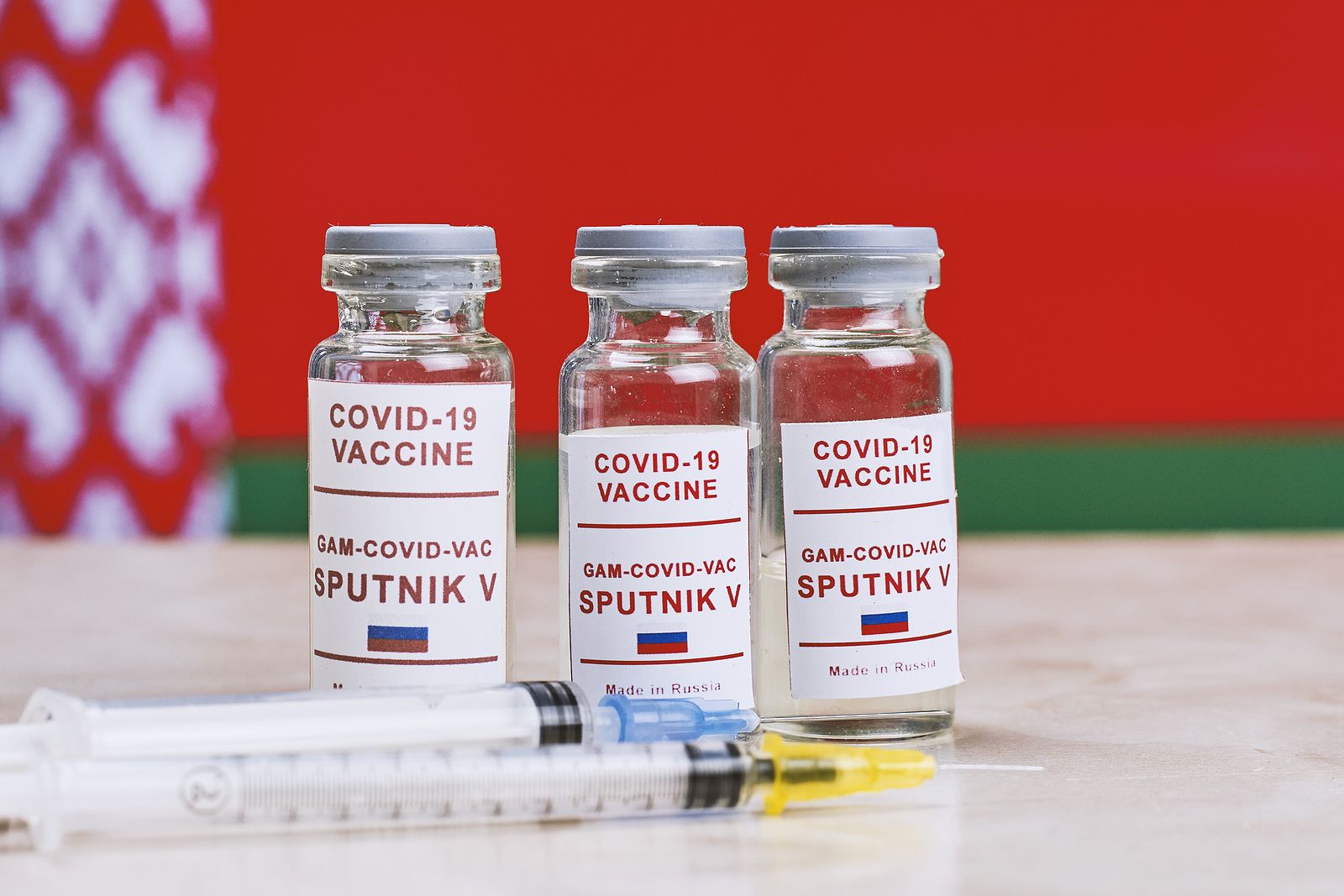 S.Enkhbold 장관, 러시아산 첫 백신을 다음 주에 인도하는 것으로 합의하여.jpg