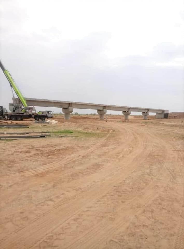 Tavan Tolgoi-Zuunbayan 철도 프로젝트를 위한 철근 콘크리트 교량 건설은 52% 진행하여.jpg