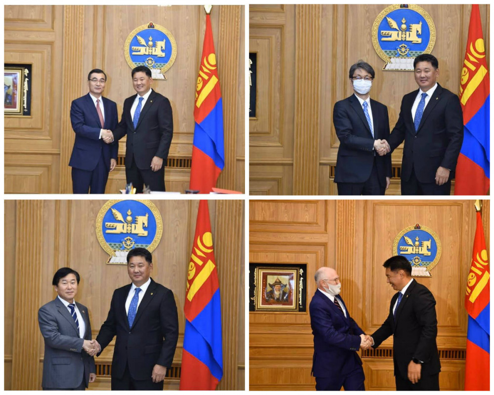 U.Khurelsukh 총리는 한국, 일본, 중국, 미국의 대사들을 만나.jpg