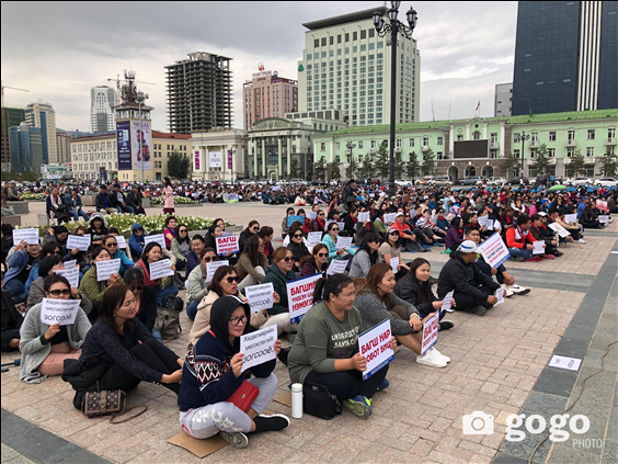 교육과학노동연맹, 임금 인상 요구하며 연좌시위 시작.png