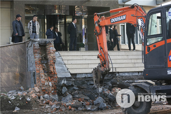 공공용도의 면적에 지은 불법 건축물 철거 비용을 법 위반한 책임이 있는 측이 지불한다.png