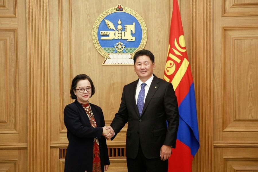 유엔 ESCAP 사무처장, 몽골 총리 만나.jpeg