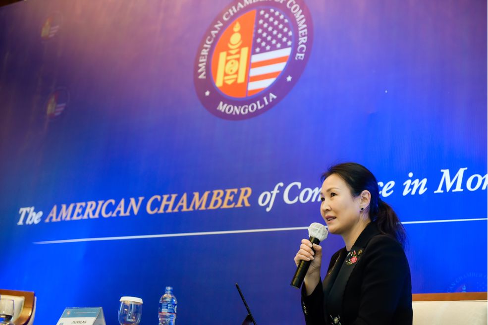 AmCham Mongolia에서 '신 부흥 정책'에 대한 회의를 개최.jpg