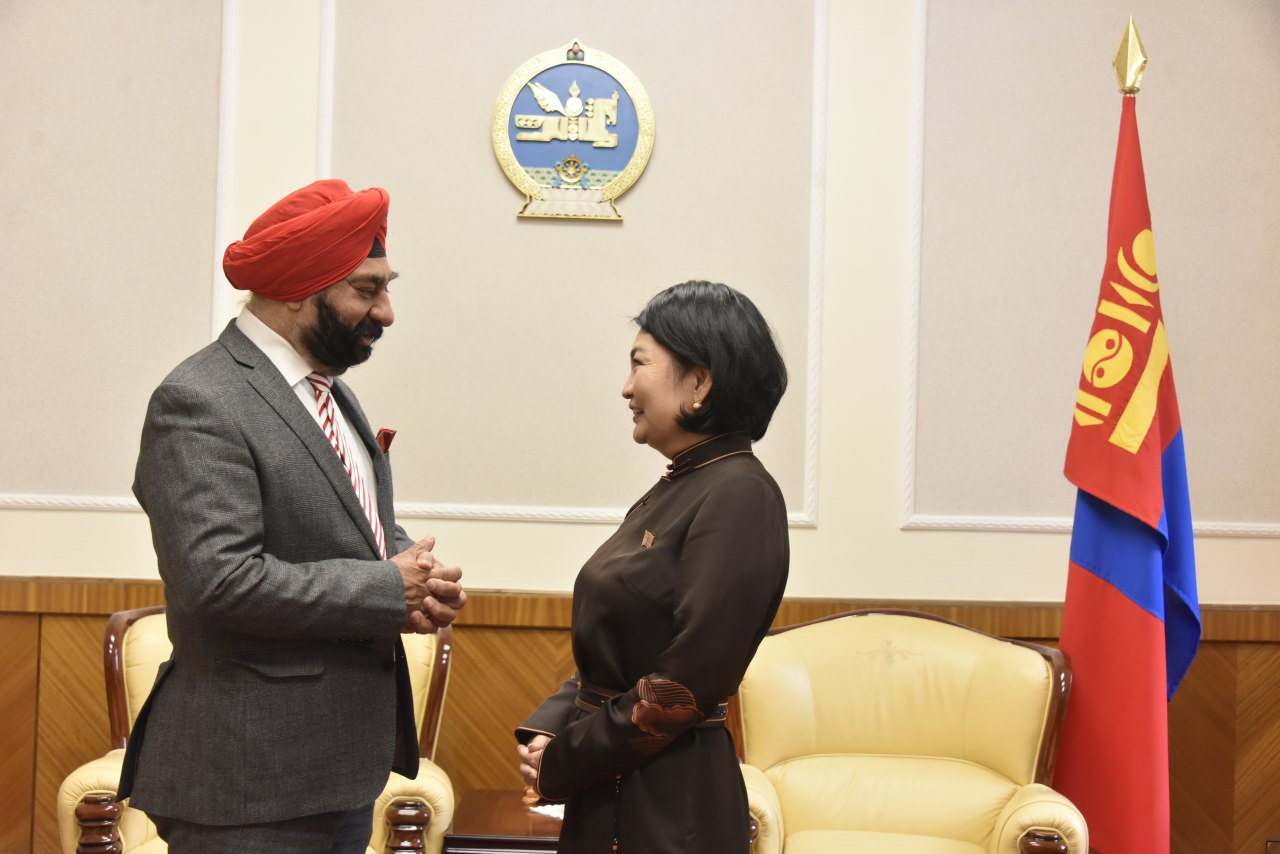 몽골-인도 국회의원협회 B.Saranchimeg 의장은 주몽골 인도 M.P.Singh 대사와 만나.jpg