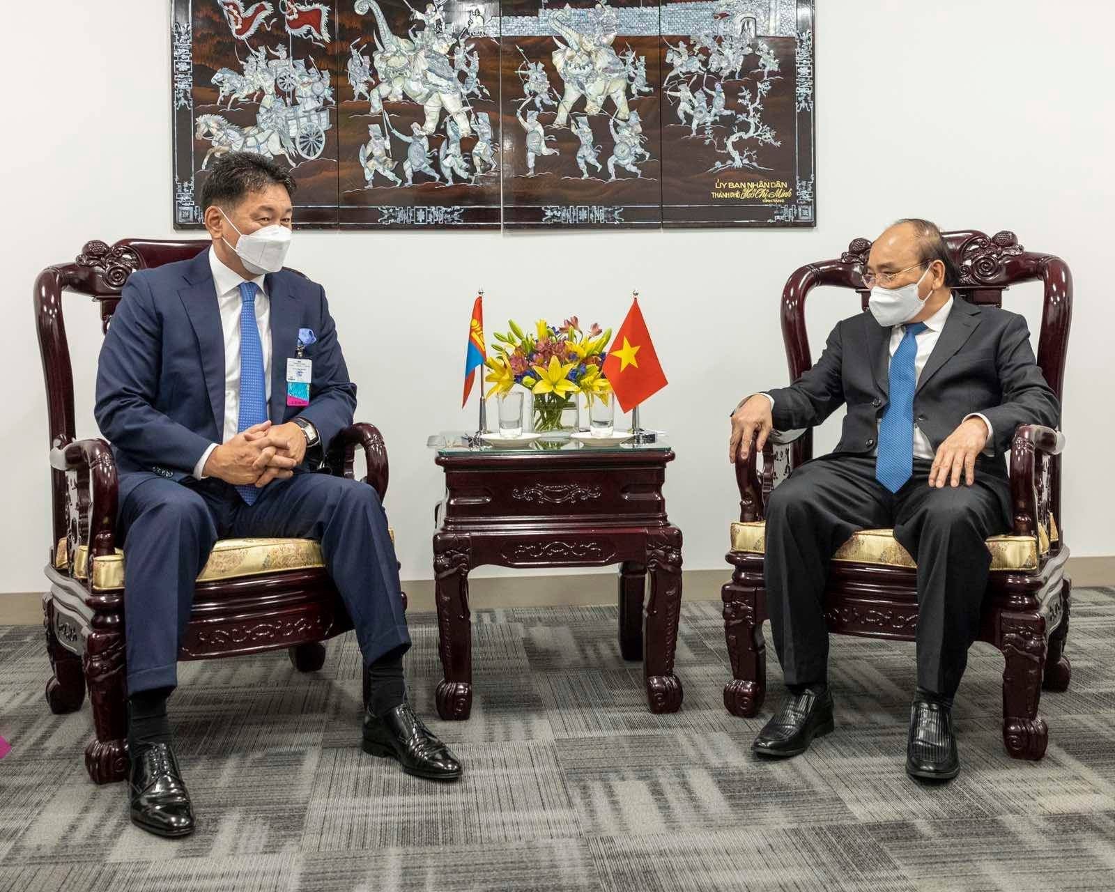 몽골 U.Khurelsukh 대통령은 베트남 총리와 만나.jpg