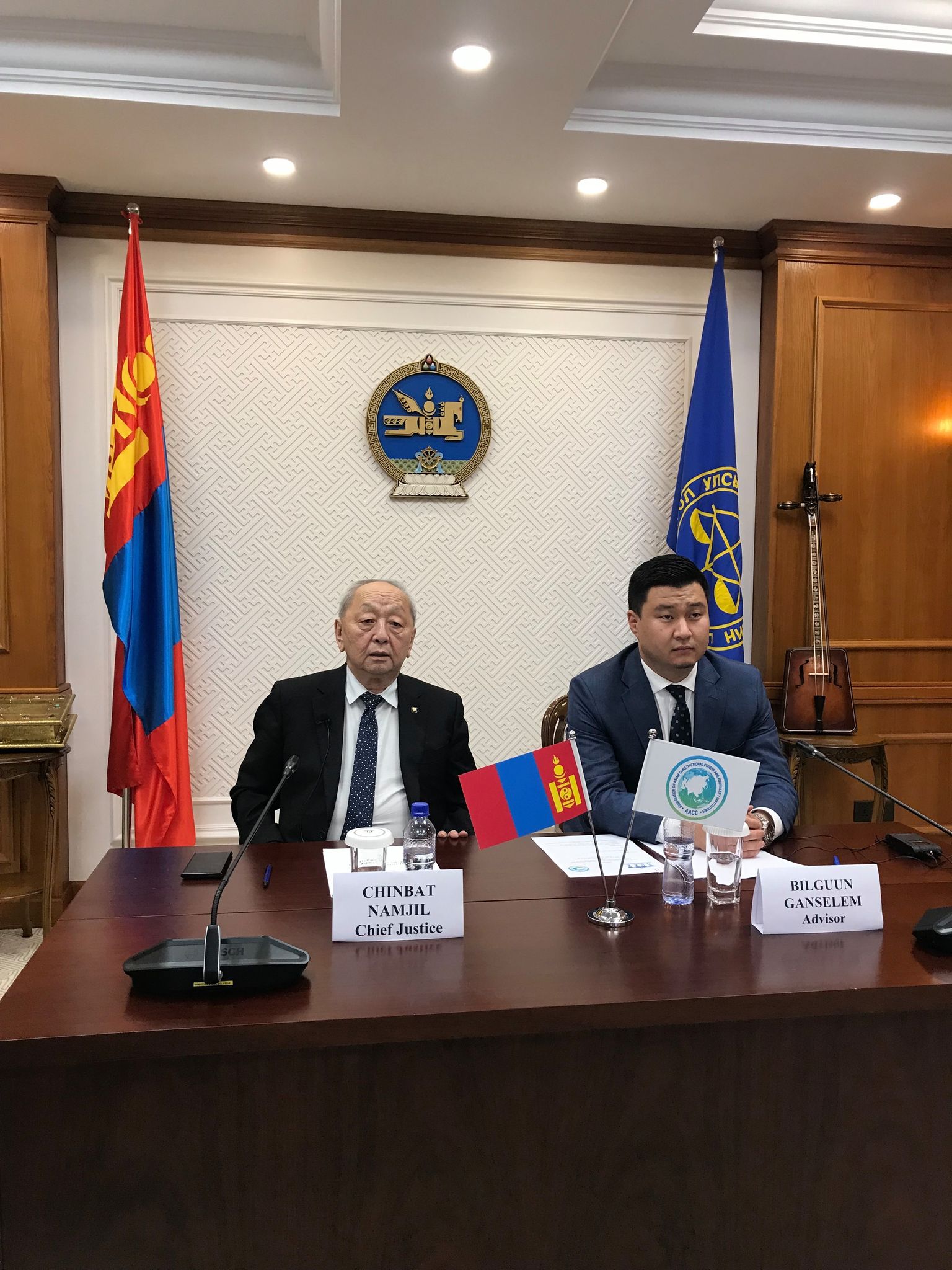 몽골 헌법재판소는 권위 있는 국제기구의 의장직을 맡아.jpg