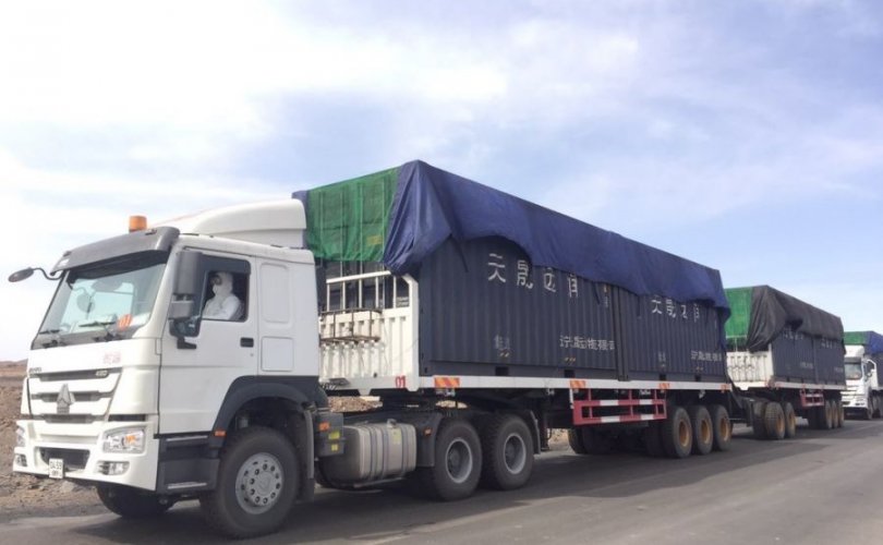 재무부 B.Javkhlan 장관은 200대의 석탄 트럭이 내일 출고될 예정이라고 밝혀.jpeg