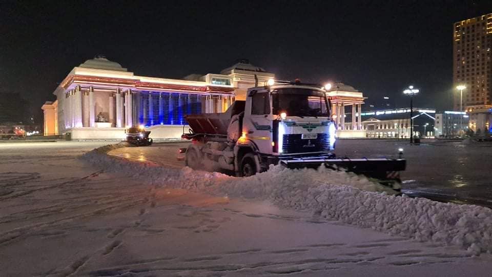 공공도로에 285t의 소금과 화학제설제를 살포하여.jpg