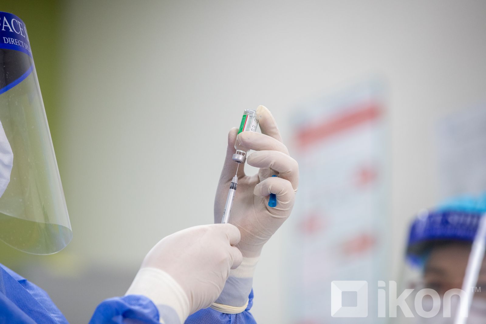 현지 의사와 간호사 대표들이 5월 1일부터 울란바토르에 백신 접종.jpg