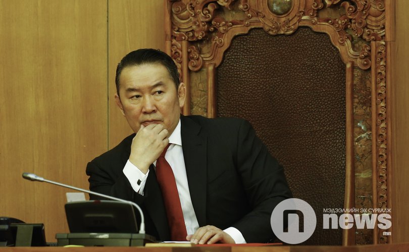 Kh.Batulga는 몽골 민주 연합을 인질로 잡고 개발 은행으로부터 대출을 받아.jpg
