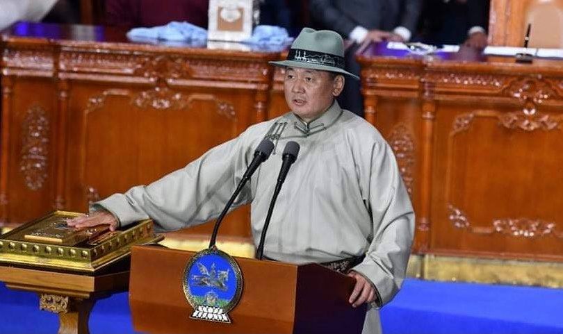 몽골의 여섯 번째 대통령으로 U.Khurelsukh 대통령이 취임하여.jpg