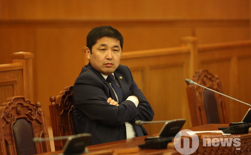 O. Baasankhuu 국회의원, 몽골 인민혁명당 탈퇴하여.jpg