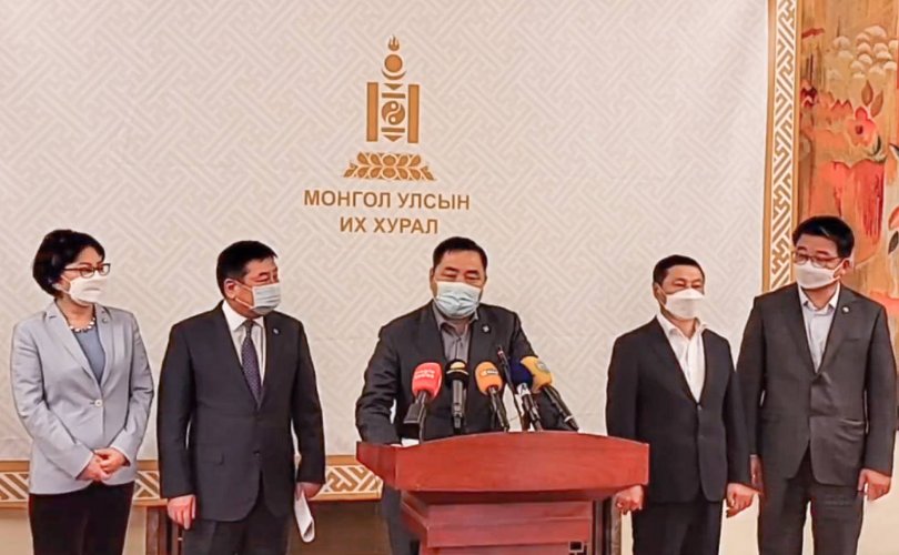 부패 자금은 몽골인민당의 흰 건물로 들어가.jpg