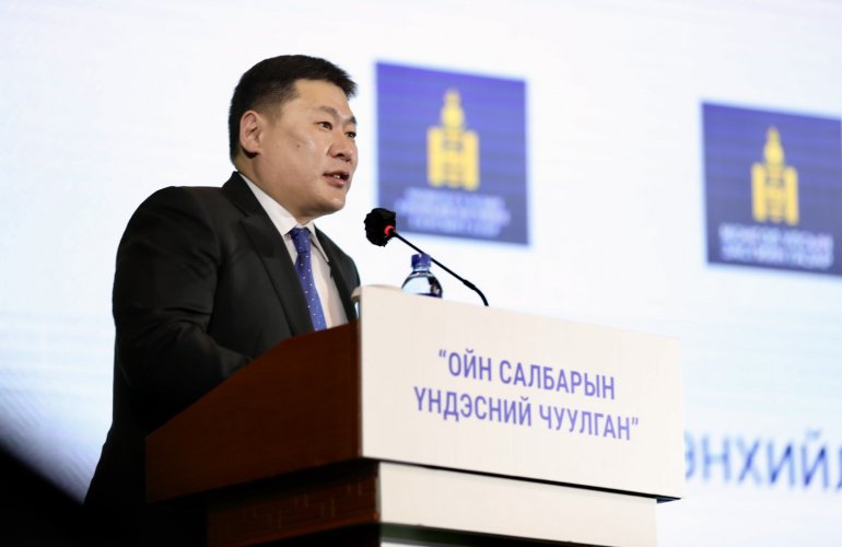 L.Oyun-Erdene 총리, 우리는 정치적 리더십을 보여줄 것.jpg
