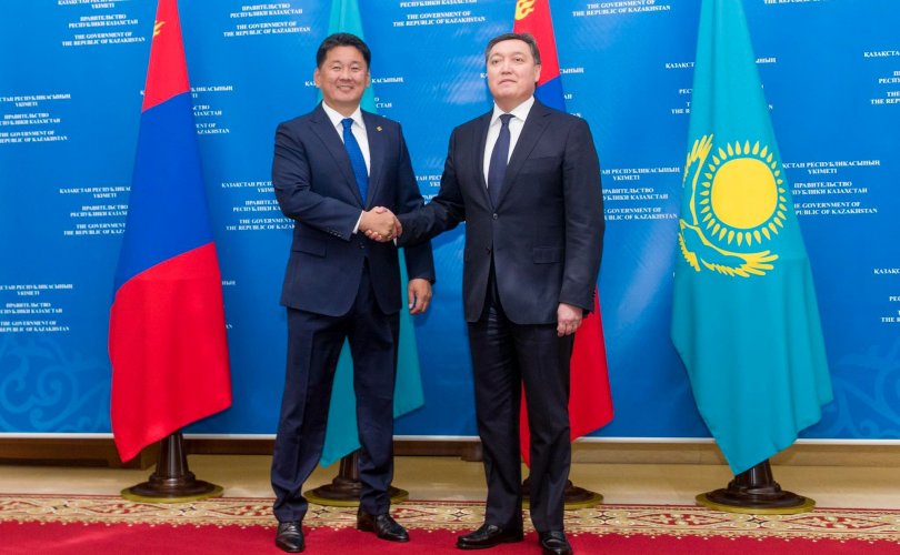 몽골-카자흐스탄 양국의 교류를 새로운 장을 열 문서에 서명.jpg