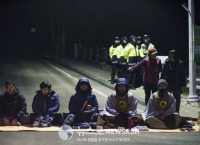 트럼프의 핵공갈..4월 위기는 넘겼지만
