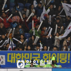 [알마티 동계 U 대회] 쇼트트랙 경기장을 찾은 한국응원단